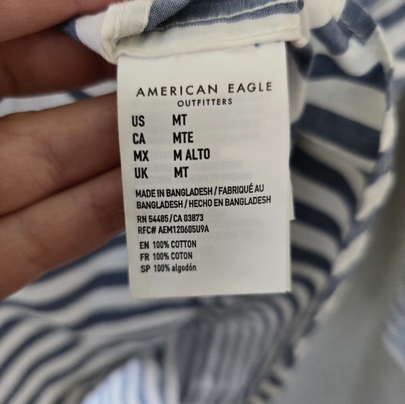 American Eagle Everyday Poplin Striped Button Up Size MT Blue White Nautical - Picture 5 of 6